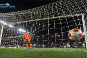El penal ejecutado por Ferrán Torres para el empate de Barcelona en Europa League