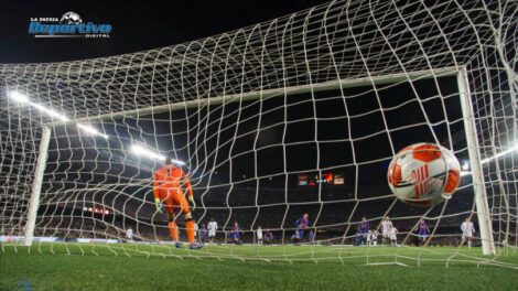 El penal ejecutado por Ferrán Torres para el empate de Barcelona en Europa League
