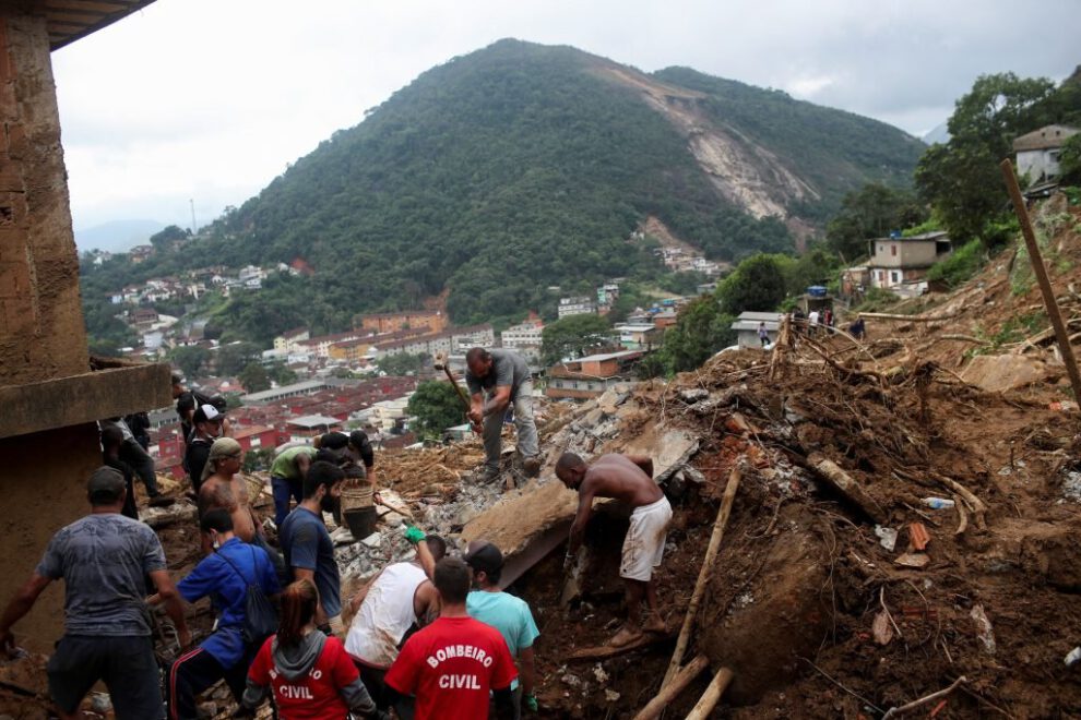 Tormentas en Brasil causan 120 muertos y evacuaciones en Petrópolis