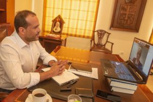 Falta de independencia judicial en Bolivia expuesta por Camacho al Relator de la ONU