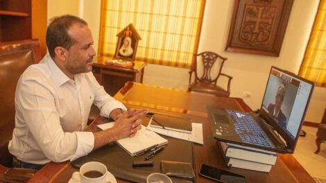 Falta de independencia judicial en Bolivia expuesta por Camacho al Relator de la ONU