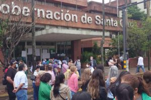 Paro de trabajadores del Sedes en Santa Cruz por mejores condiciones laborales