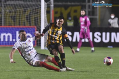 The Strongest empate Universitario en La Paz