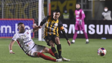 The Strongest empate Universitario en La Paz