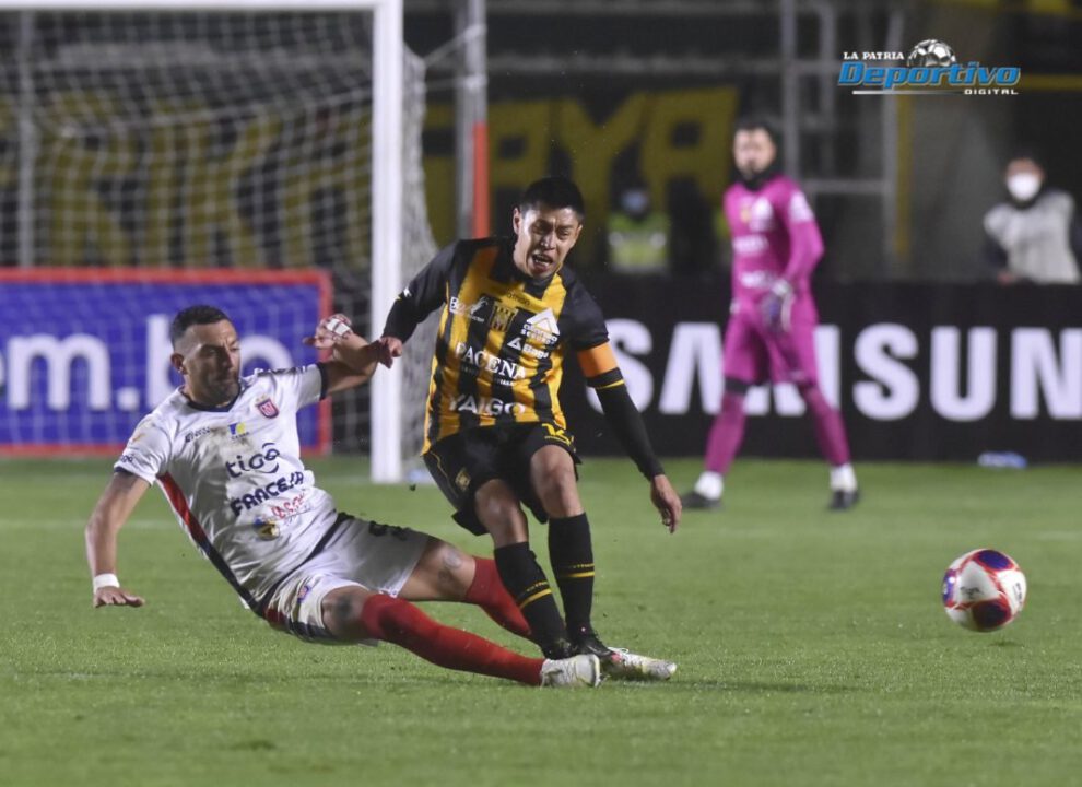 The Strongest empate Universitario en La Paz
