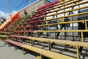Armado de graderías en la Avenida 6 de Agosto