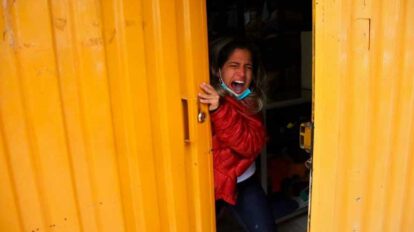 Carolina Ribera es sacada del penal de Miraflores