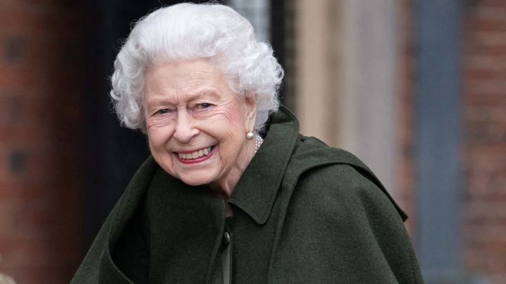 Reina Isabel II positivo a Covid-19