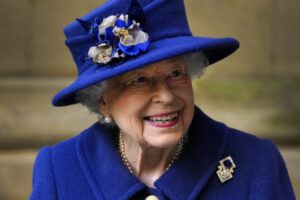 Reina Isabel da positivo a Covid-19
