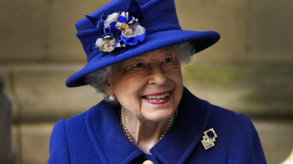 Reina Isabel da positivo a Covid-19
