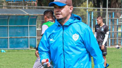 Francisco Argüello dirige al equipo del pueblo Aurora