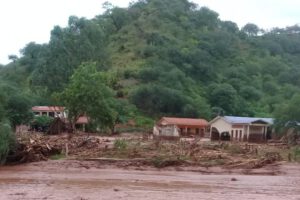 Desborde de la quebrada Itayuro afecta a 400 familias