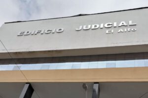 Investigación sobre juez de El Alto por detención domiciliaria a presunto feminicida