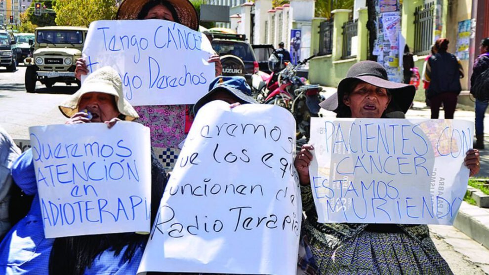 Centros oncológicos en La Paz no operan por falta de personal