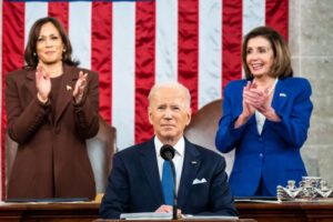 Biden veta aeronaves rusas de su espacio aéreo