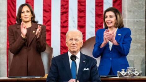 Biden veta aeronaves rusas de su espacio aéreo