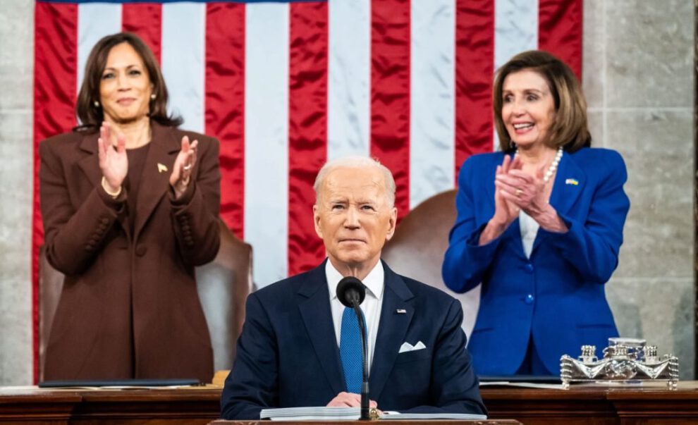 Biden veta aeronaves rusas de su espacio aéreo