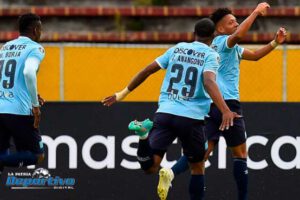 Jugadores de Universidad Católica festejan el gol convertido por Santiago Zamora en la Copa Libertadores