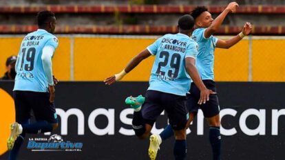Jugadores de Universidad Católica festejan el gol convertido por Santiago Zamora en la Copa Libertadores