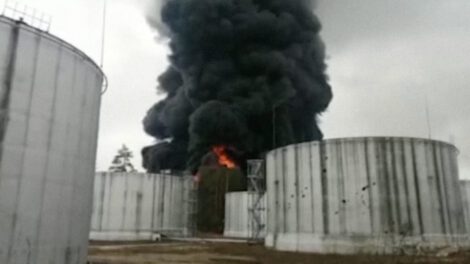 Terminal petrolera en Ucrania tras el impacto de un proyectil
