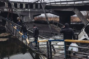 Puente destruido en Ucrania para evitar avance ruso