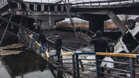 Puente destruido en Ucrania para evitar avance ruso