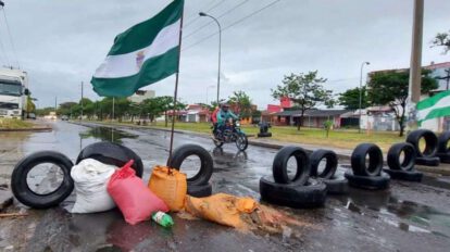 Paro cívico en Santa Cruz con calles bloqueadas