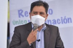 Ministro de Salud critica a médicos que acatan el paro cívico