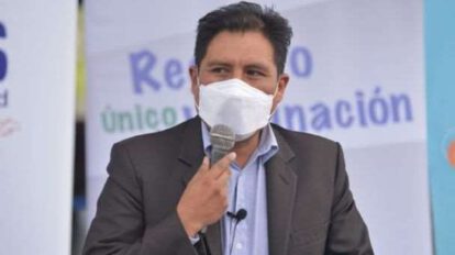 Ministro de Salud critica a médicos que acatan el paro cívico