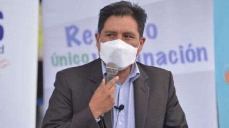 Ministro de Salud critica a médicos que acatan el paro cívico