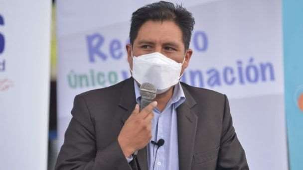 Ministro de Salud critica a médicos que acatan el paro cívico