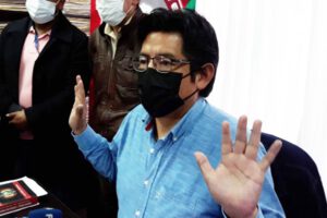 Jesús Vera se pronuncia sobre la orden de aprehensión en conferencia de prensa
