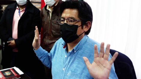 Jesús Vera se pronuncia sobre la orden de aprehensión en conferencia de prensa