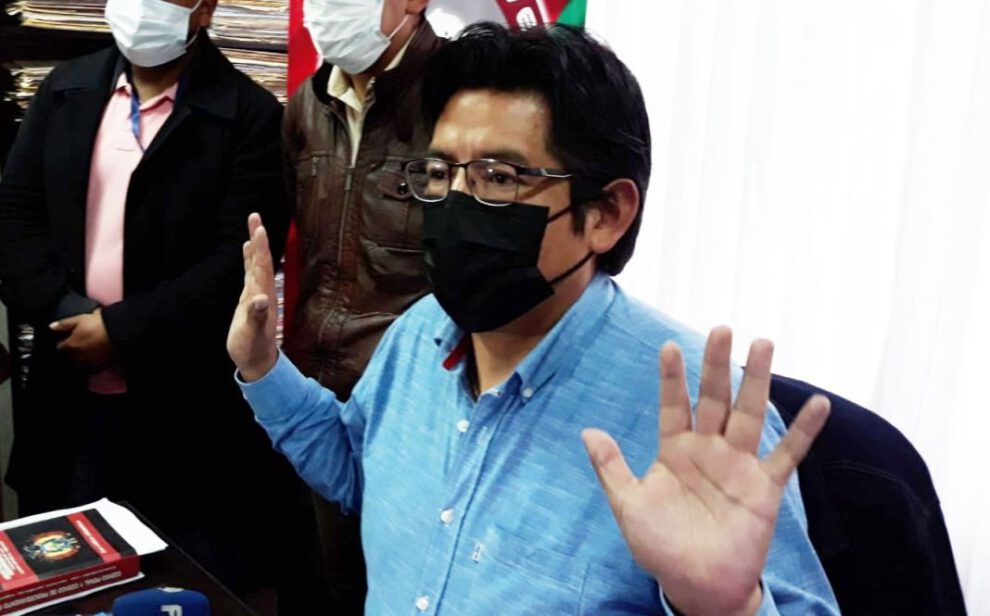 Jesús Vera se pronuncia sobre la orden de aprehensión en conferencia de prensa