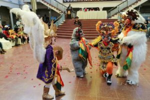 Niños de la Diablada Auténtica representan los Siete Pecados Capitales