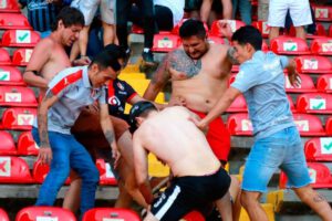 Restricciones de ingreso a estadios tras disturbios en el partido Querétaro-Atlas