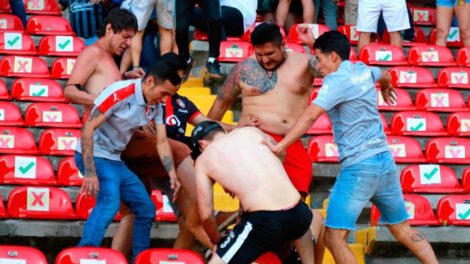 Restricciones de ingreso a estadios tras disturbios en el partido Querétaro-Atlas