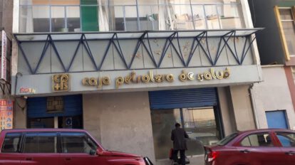 Aprehenden a funcionario de la Caja Petrolera por cobros irregulares