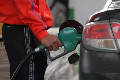 Precios de la gasolina en EE.UU. alcanzan 4,17 dólares el galón