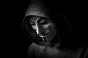 Anonymous hackea canales de televisión rusos para mostrar la guerra en Ucrania
