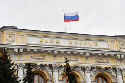 Banco de Rusia restringe montos elevados de dólares a ciudadanos