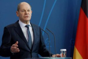 Canciller alemán descarta entrega de aviones de combate a Ucrania