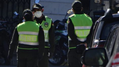 Deserción de policías en Bolivia