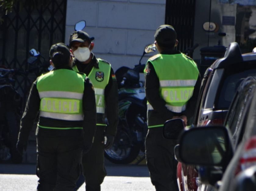 Deserción de policías en Bolivia