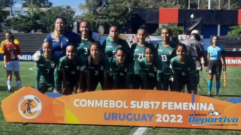 entrenador seleccionado femenino en la búsqueda de un nuevo director técnico