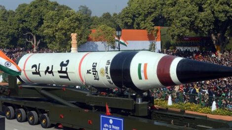 India dispara misil a Pakistán
