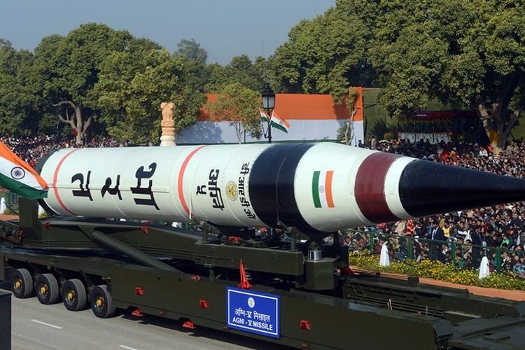 India dispara misil a Pakistán