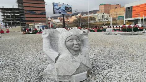 Ministerio de Culturas y escultores recuerdan pago por esculturas