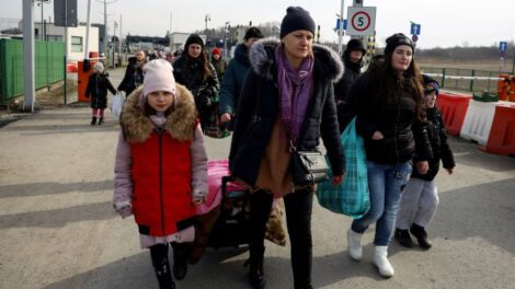 Bolivianos regresan de Ucrania con apoyo del gobierno
