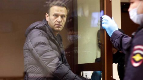 Navalni enfrenta 13 años más de prisión en Rusia